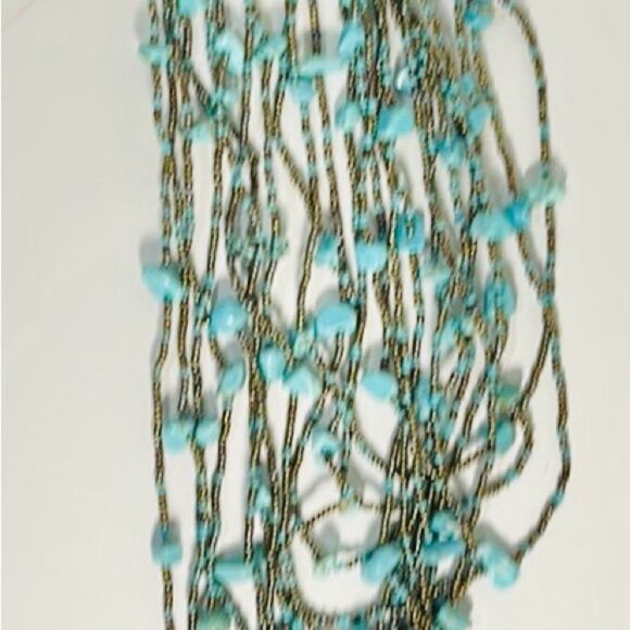 Multi-Strand faux Turquoise beaded necklace w/magnetic clasp - Picture 3 of 7